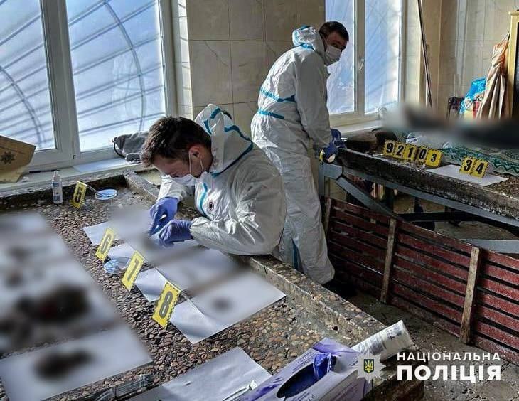 Полицията идентифицира останките от телата, открити след руския обстрел на 5 януари срещу Покровски район в Донбас.