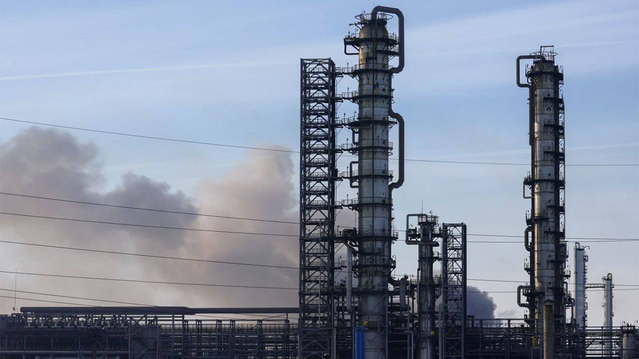 В Русия натоварването на петролните рафинерии се срина