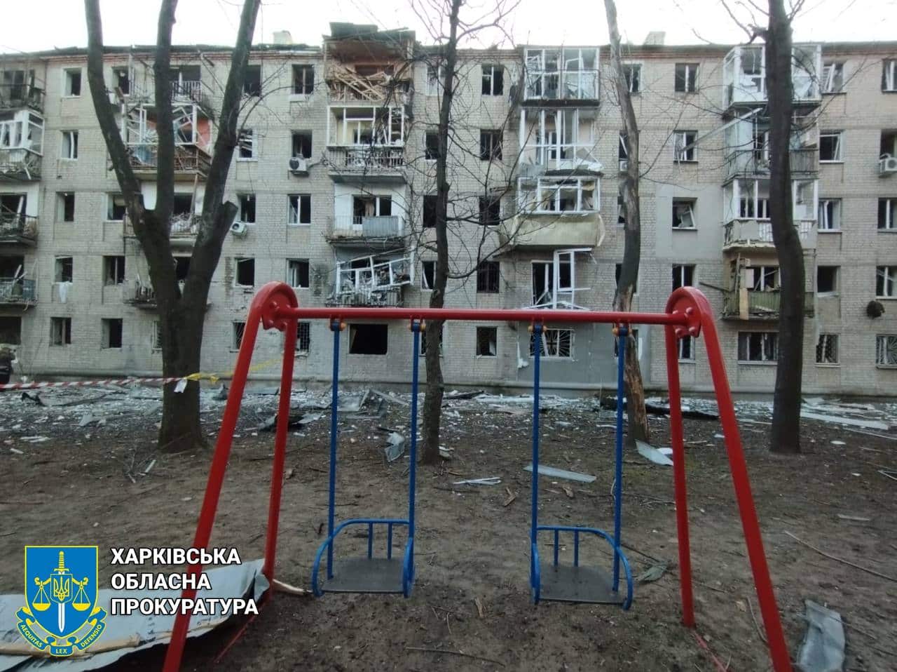 ! Руските терористи удариха жилищни блокове в Харкив, има жертви