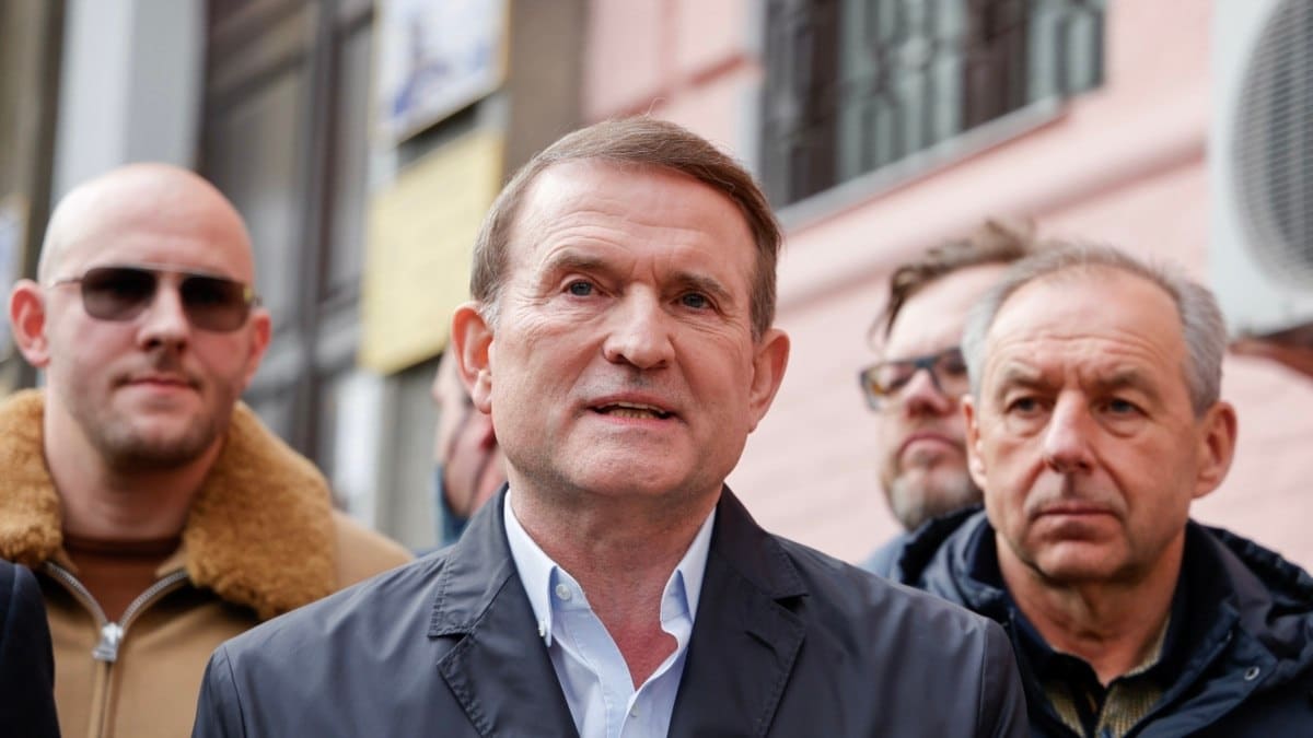 Чехия наложи санкции срещу кръстника на Путин Виктор Медведчук и портала Voice of Europe за финансиране на европейски политици