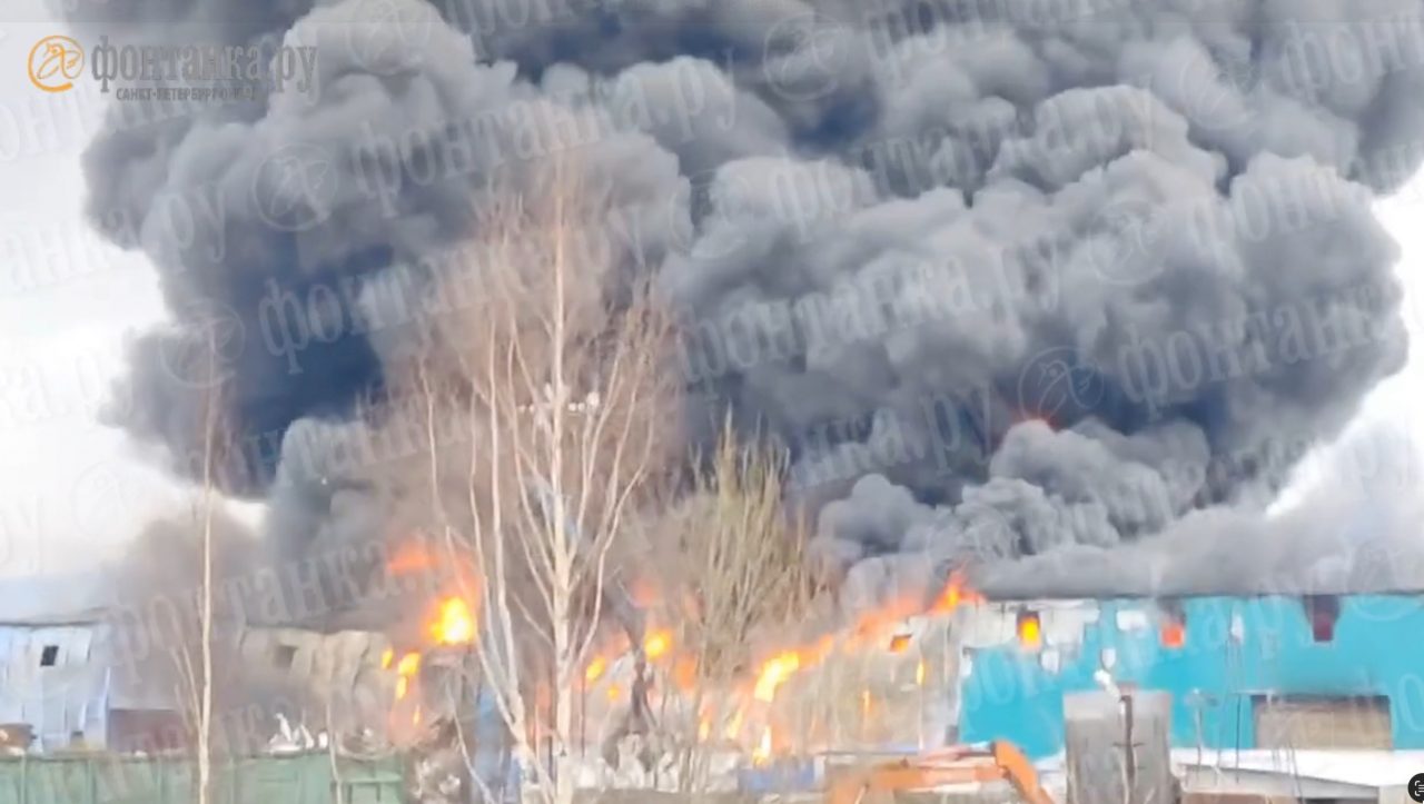Още един ден с пожар в Русия: в югозападната част на Санкт Петербург нещо гори в района на летище Пулково и Волхонското шосе