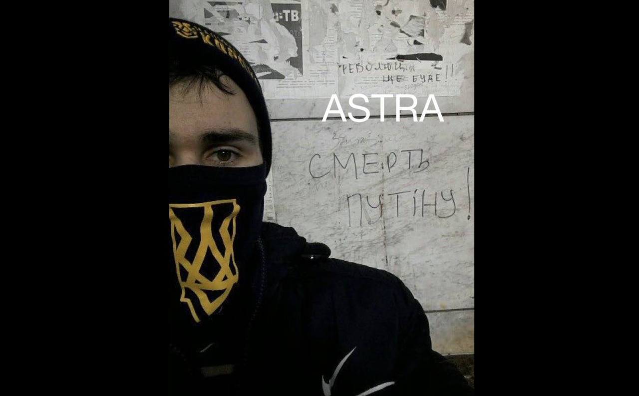 В окупираната част на Запорожка област заради селфи на фона на надпис „СМЪРТ НА ПУТИН!“  на изоставена страница на рашистката социална мрежа VK е образувано наказателно дело за „призиви към тероризъм“ – ASTRA