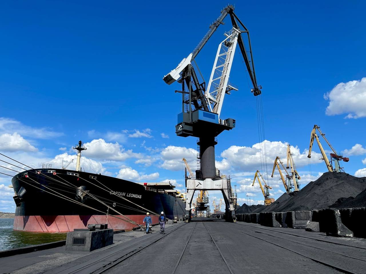 От август 2023 г. през украинския морски коридор са изнесени 36 милиона тона стоки.