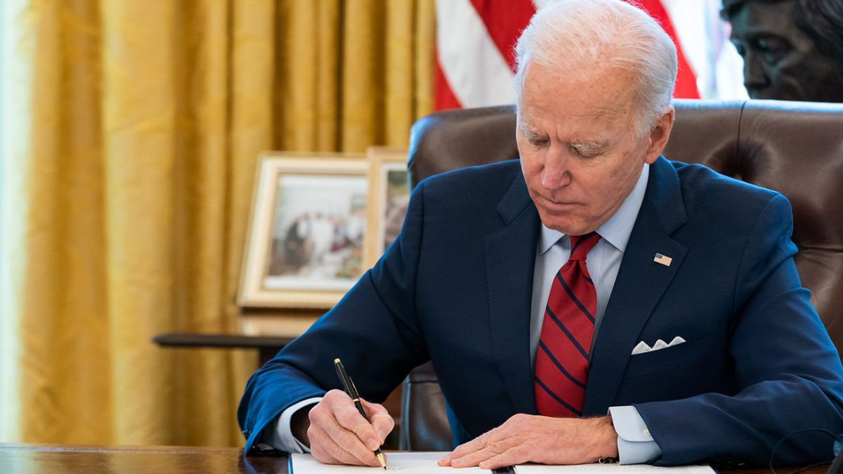 Президентът на САЩ подписа законопроект за 60 млрд. долара помощ за Украйна