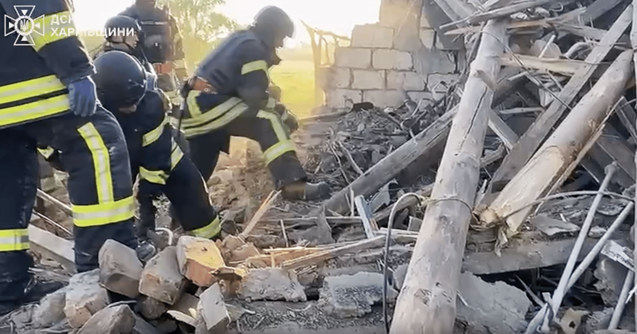 Във Волчанск, Харковска област, спасителите извадиха двама мъже изпод развалините, още една жена загина от обстрел, – Държавната служба за извънредни ситуации