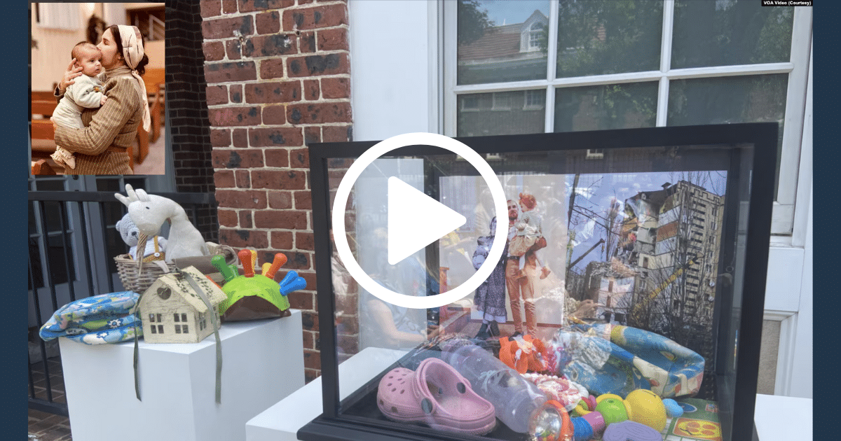 „За да могат хората да видят и разберат каква ужасна трагедия е това“: във Вашингтон показаха играчките на загинало бебе от Одеса и се помолиха за украинските деца