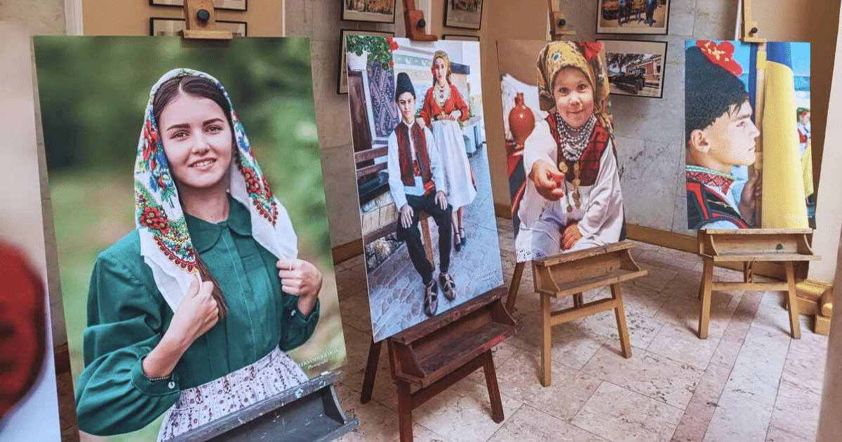 Български етнофотограф представи своите творби в кметството на Одеса