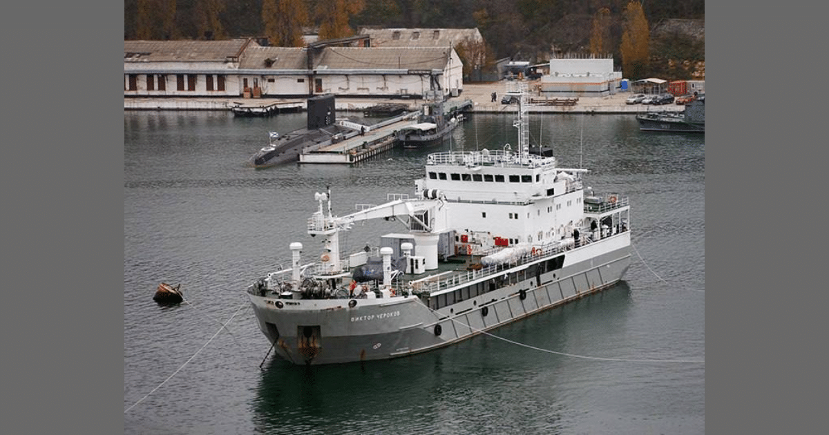 Местни социални медии информират, че в пристанището на Феодосия е влязъл специалният кораб на руския Черноморски флот “Виктор Чероков”.