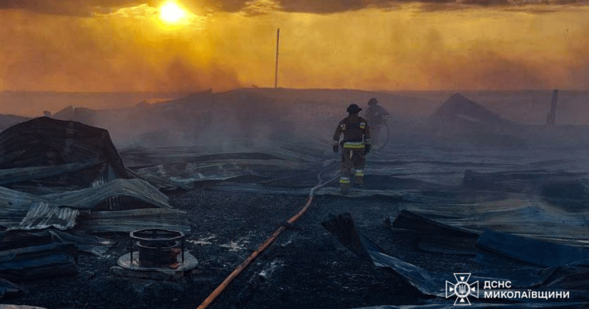 Мащабен пожар започна край Николаев заради падане на останките от руски дрон