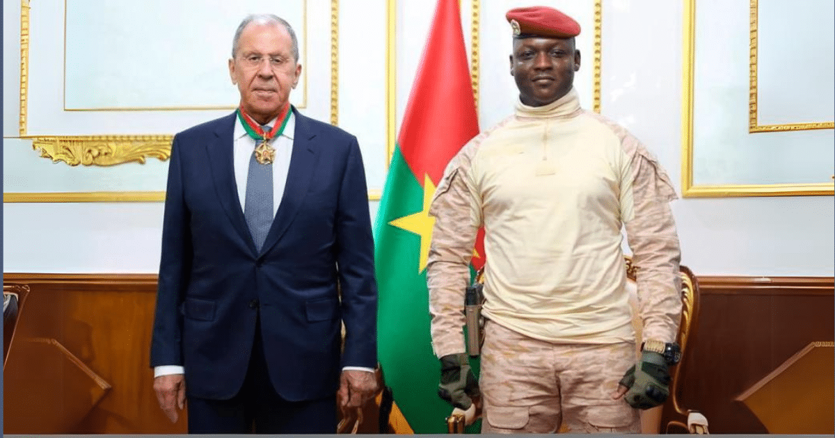 Ръководителят на Министерството на външните работи на Русия Сергей Лавров получи от президента Буркина-Фасо орден на Жребеца