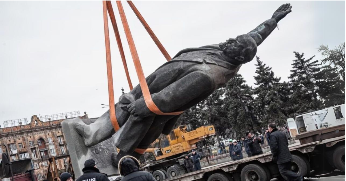 Пуснаха на търг най-големия бронзов паметник на Ленин в Украйна. Начална цена – 10,5 милиона гривна, – действащ Кметът на Запорижжя Харченко