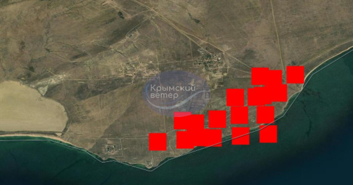 В резултат на пожарите на 16 юли на нос Чауда вероятно са изгорели позициите на окупаторите, съобщава мониторинговата група на “Кримски вятър”, позовавайки се на сателитни снимки.