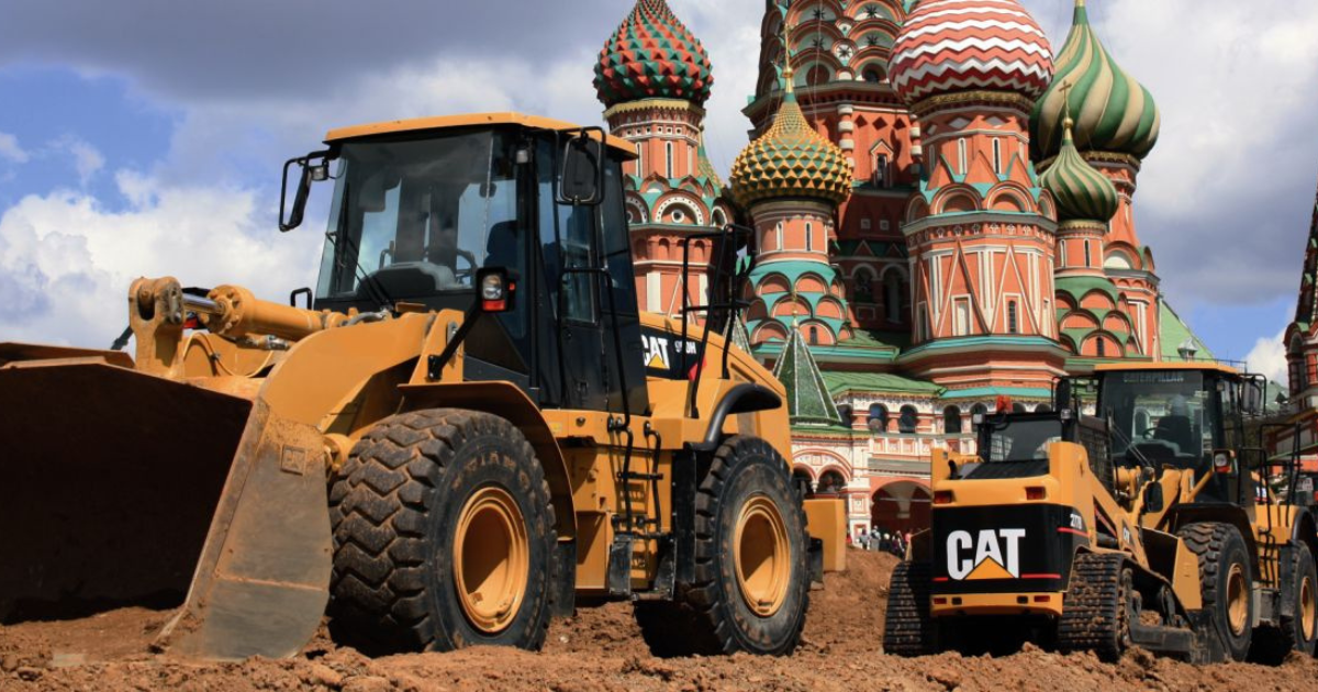 Въпреки санкциите, американската компания Caterpillar продължава открито да доставя оборудване на Русия, съобщава The Insider.