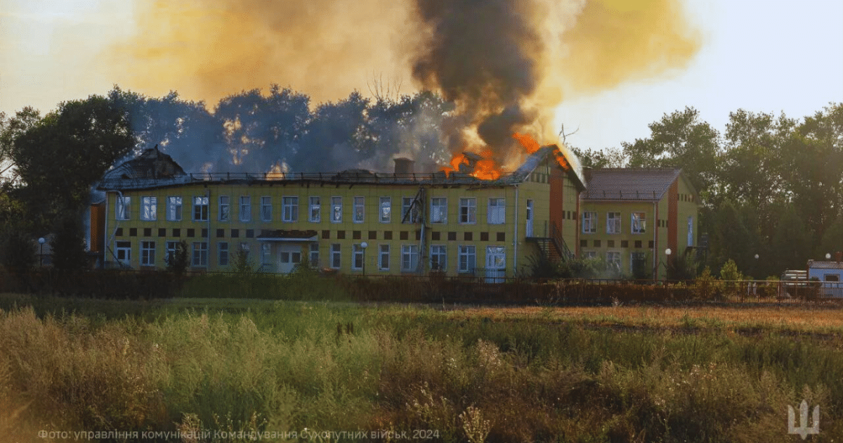 Унищожават своите. Въпреки факта, че Суджа е в тила, руснаците я изтриват от лицето на земята: пускат управляеми авиобомби (КАБ), стрелят с артилерия и дронове- камикадзе.