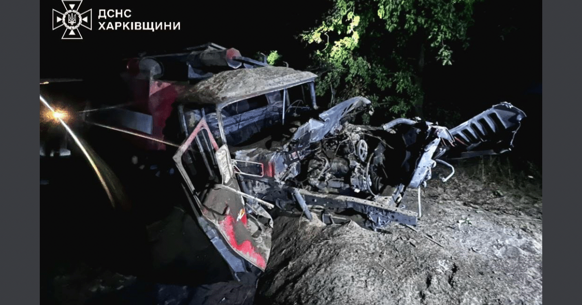 Автомобилът на спасителите попадна на взривно устройство в Донецка област