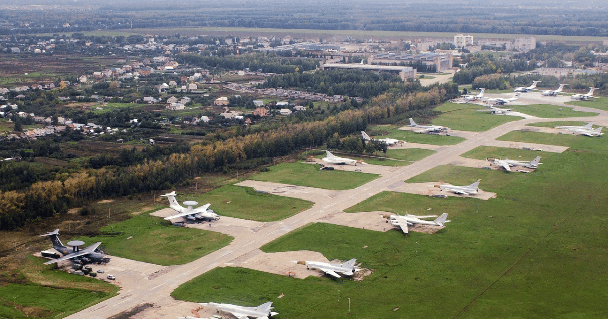 Украински дронове атакуваха военноморската база на окупаторите в Новоросийск и авиобазата Дягилево край Рязан