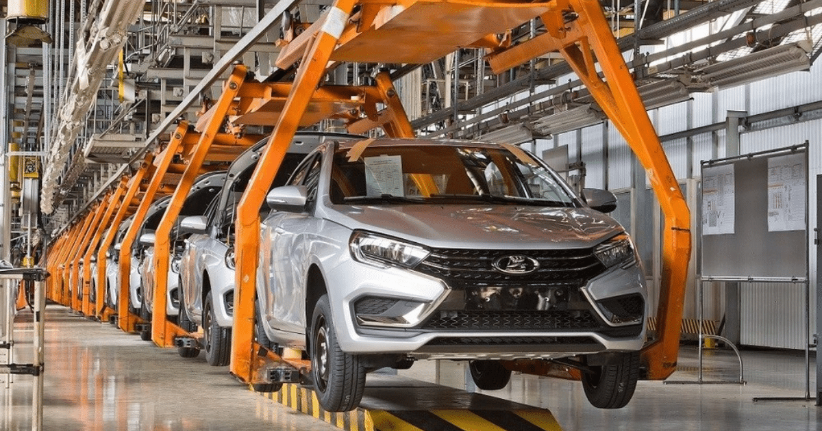 АвтоВАЗ пред колапс: Руските автомобилни компании молят за държавна помощ