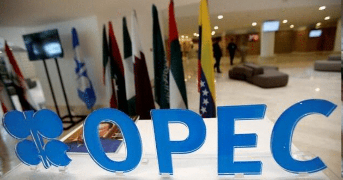 ОПЕК+ увеличава добива на нефт въпреки съпротивата на Русия