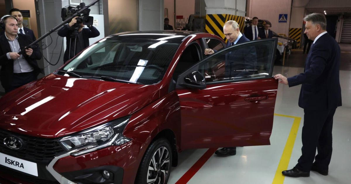 „АвтоВАЗ“ отложи старта на продажбите на новата Lada Iskra – масовото производство чак през 2026 г.