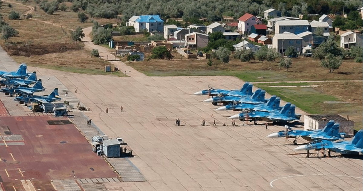 СБУ удари с дронове летище в Крим – унищожен Су-30СМ, повредени още пет руски самолета