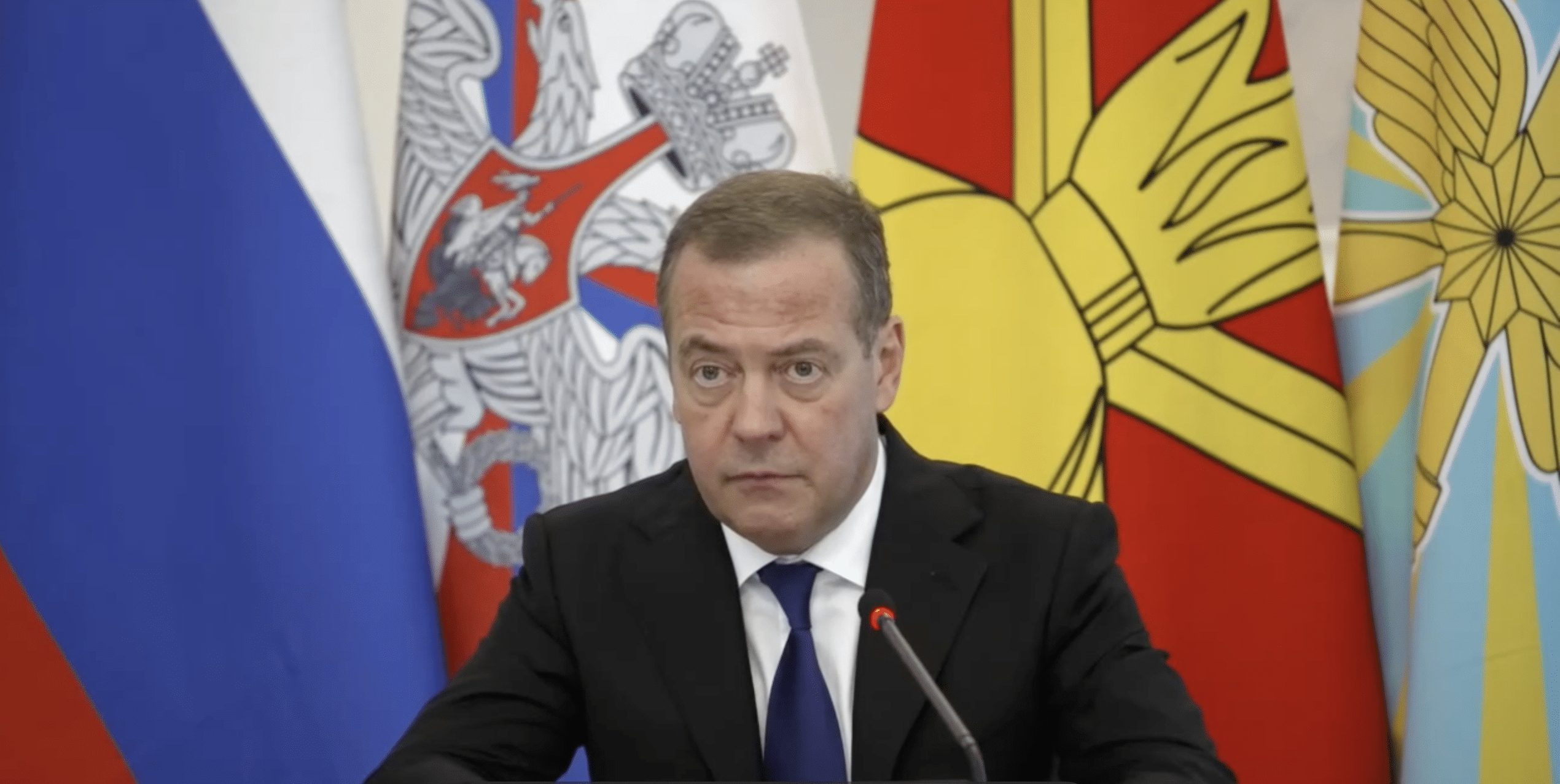 Медведев обяви началото на строителството на фортификационни съоръжения на границата с Финландия