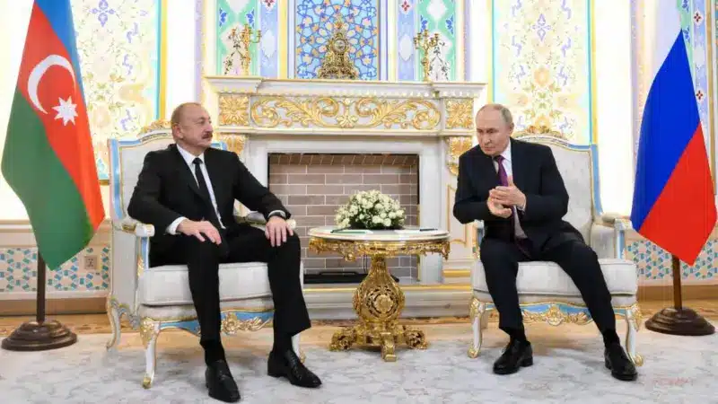 От заплахи до мълчание: руският пропаганден апарат премълча срещата между Путин и Алиев