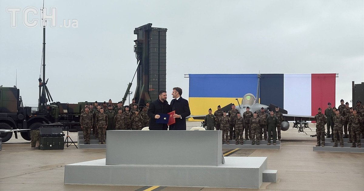 Зеленски и Макрон подписаха споразумение за доставка на френско отбранително оборудване